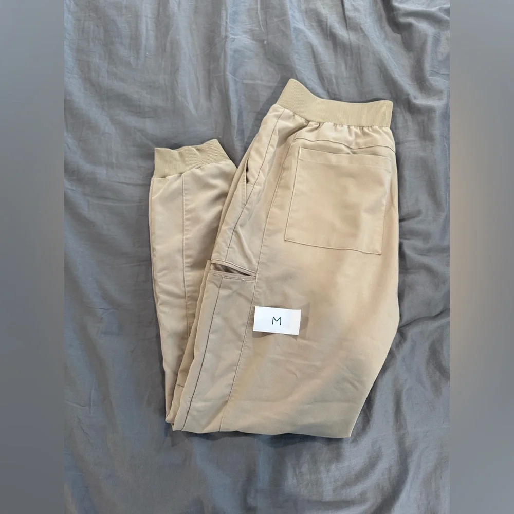 Women’s scrubs - used like new - Picture 12 of 13